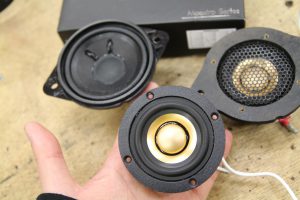 ポルシェ純正BOSEドアスピーカーとM40の比較